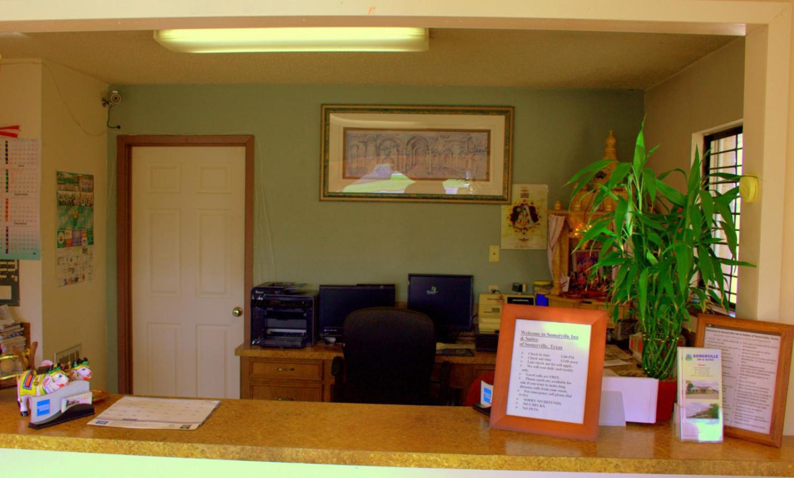 Somerville Inn And Suites Bagian luar foto